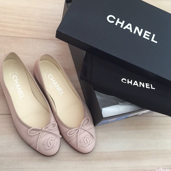 CHANEL Shoes - Chanel flats size 35 Good condition
